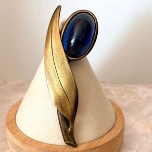 Vintage Modernist Blue Glass Cabochon Gold Tone Leaf Brooch Pin